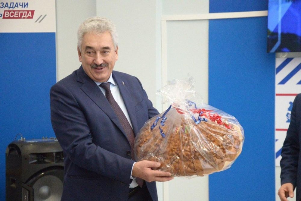 Луганские единороссы передали подарки единомышленникам в Чувашии