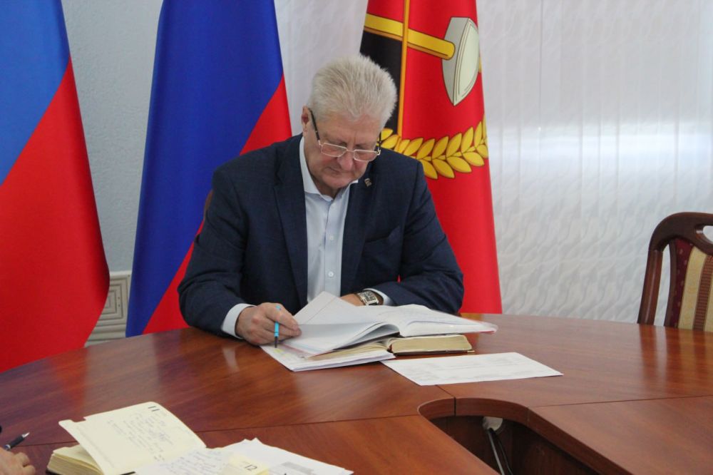 Сергей Козенко: Сегодня провел расширенное аппаратное совещание с участием руководителей структурных подразделений Администрации, а также начальников отделов и управления по жизнеобеспечению территорий нашего округа