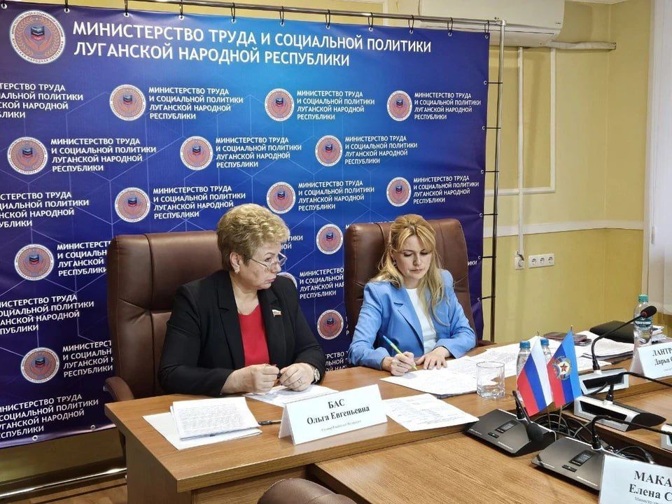 В ЛНР сенаторы обсудили вопросы оснащения медкабинетов в школах и садах