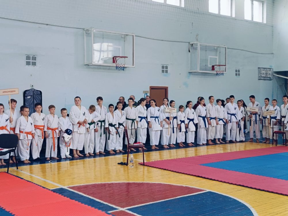 Сергей Козенко: Сегодня присутствовал на замечательном событии — открытии Первенства Молодогвардейской спортивной школы № 2 по всестилевому карате