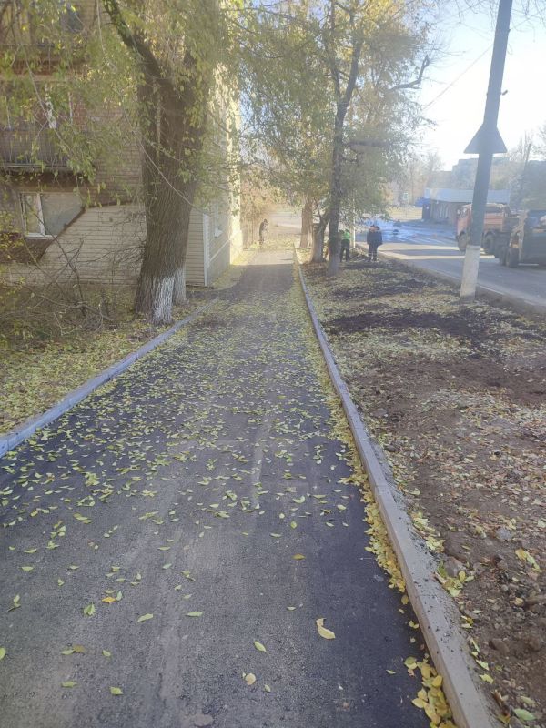 Сергей Козенко: В настоящее время в Краснодоне успешно завершаются работы по устройству тротуара на проспекте Молодой гвардии