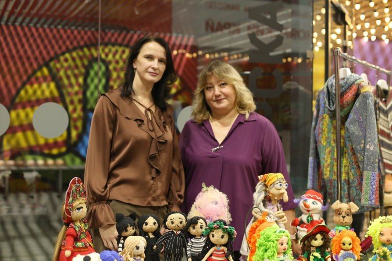 «Счастье своими руками» – именно так назвали праздник творчества, приуроченный ко Всемирному дню рукоделия, который был организован в Молодежном центре ДК имени Я.М