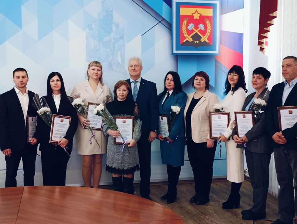 Сергей Козенко: Сегодня поздравил наших уважаемых работников налоговой службы с их профессиональным праздником – Днём работника налоговых органов Российской Федерации