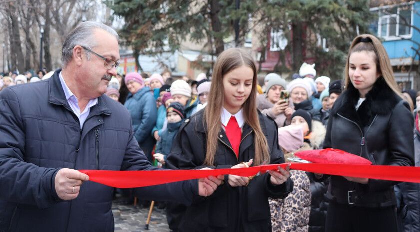 Благоустроенный по программе современной городской среды сквер открылся в Антраците