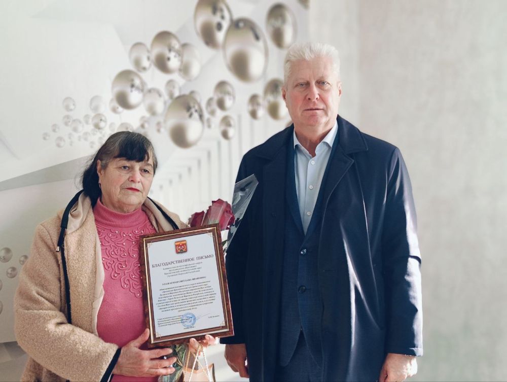 Сергей Козенко: Сегодня, в преддверии одного из самых теплых и душевных праздников — Дня Матери, поздравил жительницу поселка Семейкино, Светлану Ивановну Кульчановскую, маму нашего Героя - защитника Николая Кульчановского