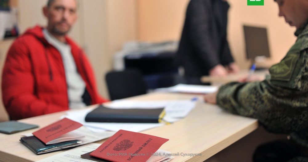 Песков: россияне активно идут служить по контракту