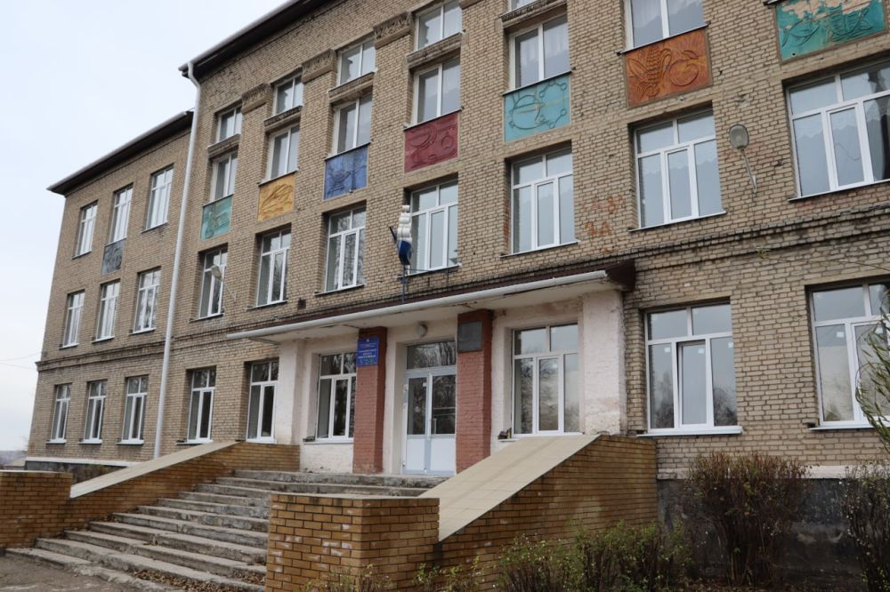 Завершаются ремонтные работы в Стахановской школе №32 им. П.Л