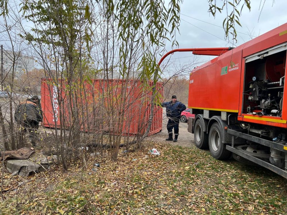 Сергей Козенко: На территории Краснодонского муниципального округа продолжаются работы на сетях водоснабжения и водоотведения, которые проводит компания ООО «Тюменьбурстрой»