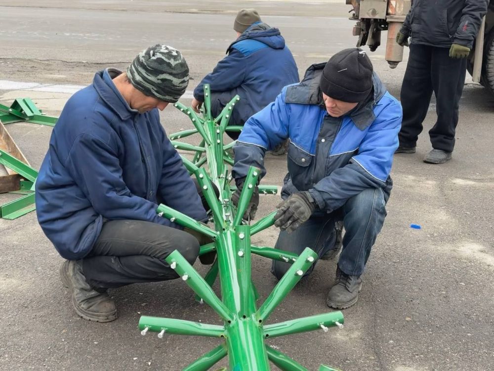 Сергей Колягин: До зимы осталось всего четыре дня и сотрудники муниципального унитарного предприятия «Комбинат коммунальных услуг города Первомайска» уже приступили к подготовке нашего города к празднованию Нового года