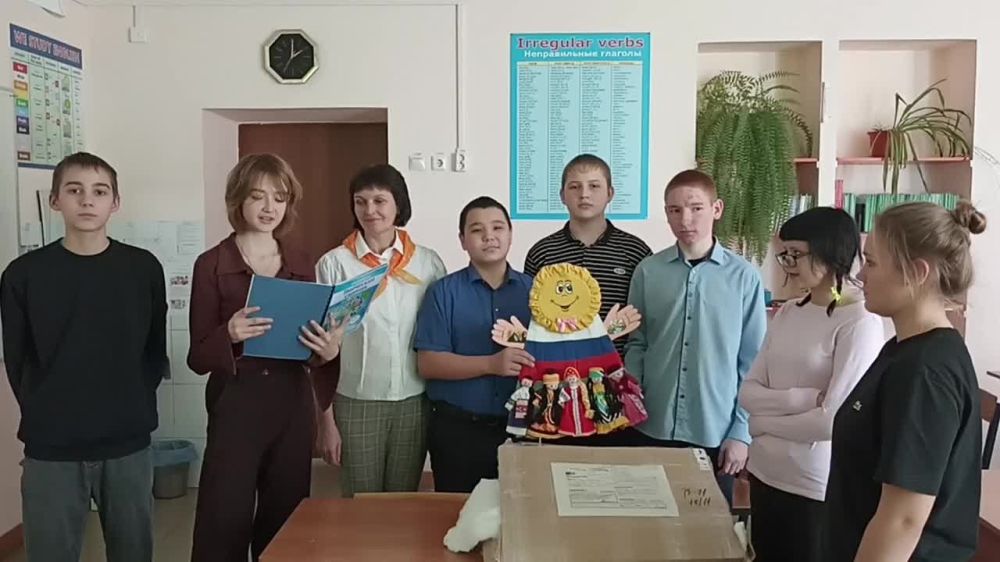 Школьники Чои получили посылку от друзей из школы Зимогорья