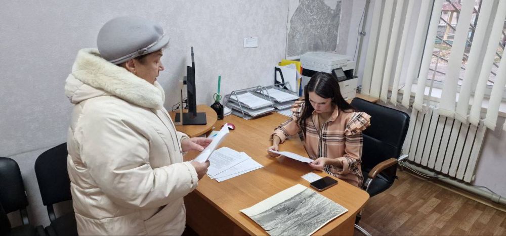 Депутаты Совета городского округа провели прием граждан в городе Счастье