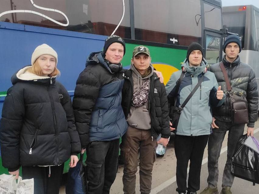 Сергей Колягин: Сегодня пятеро активных молодых людей нашего округа - студенты Первомайского колледжа отправились в город Бердянск Запорожской области для того, чтобы принять участие в форуме «Молодая гвардия»