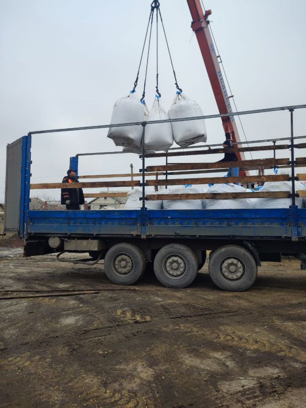 Сергей Козенко: Подготовка к зимнему периоду в самом разгаре! В округе активно продолжается заготовка песко-соляной смеси, которая станет незаменимым ресурсом в борьбе с гололедом на дорогах