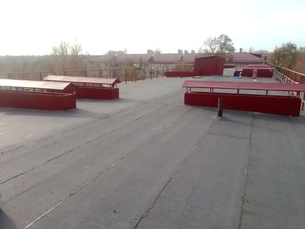 Капремонт ещё трёх многоэтажек на Славяносербщине завершают строители из Алтайского края