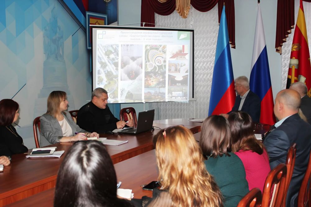 Сергей Козенко: Сегодня в Администрации состоялось расширенное аппаратное совещание с участием руководителей структурных подразделений и начальников отделов и управления по жизнеобеспечению населенных пунктов