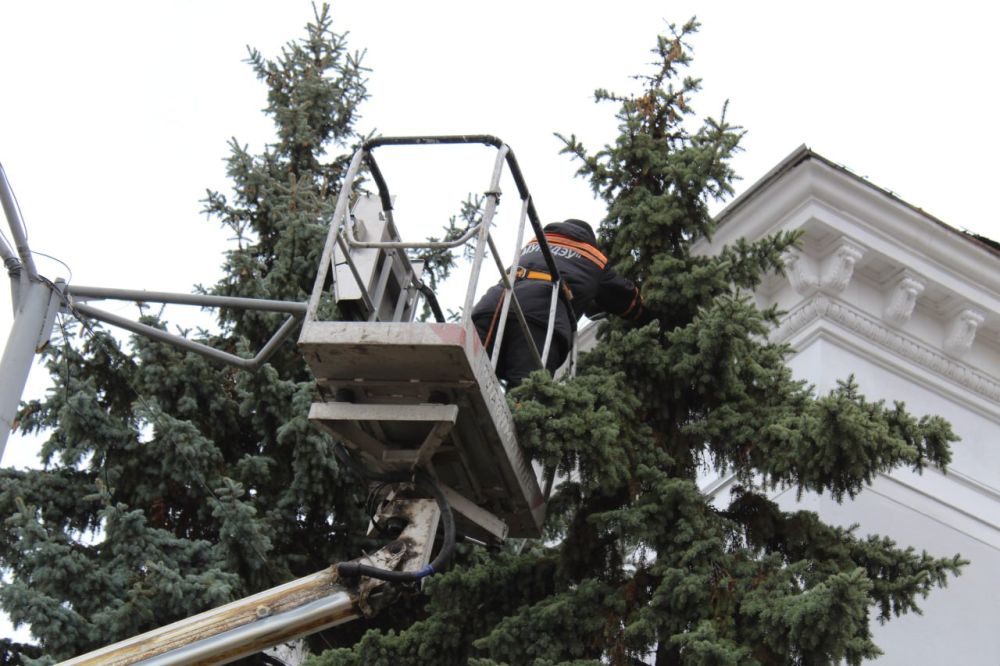 Сергей Козенко: В Краснодонском муниципальном округе продолжается активная подготовка к предстоящим новогодним и рождественским праздникам