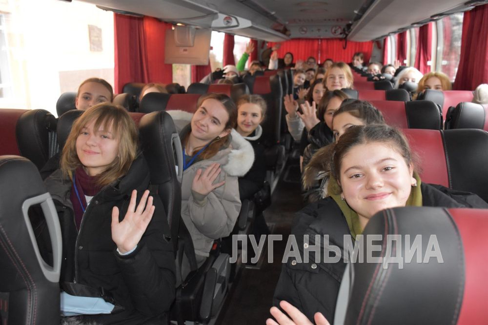 Школьники из Стаханова отправились в Тулу по «Культурной карте 4 + 85»