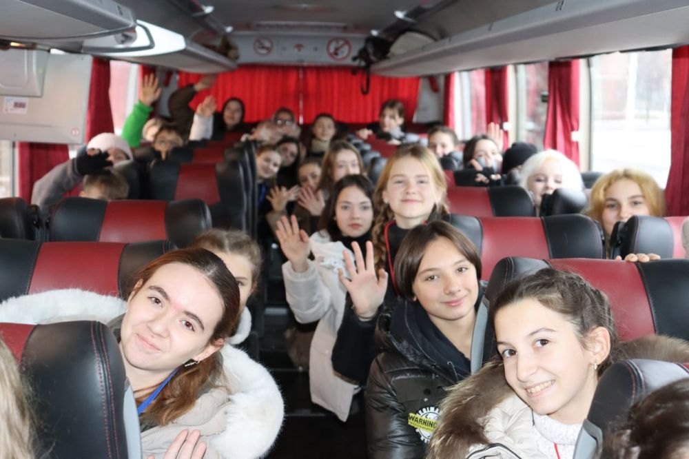 Лучшие творческие коллективы Стаханова и Ирмино отправились в культурное путешествие в Тулу