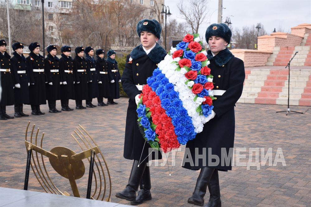 В Краснодоне почтили память неизвестных солдат