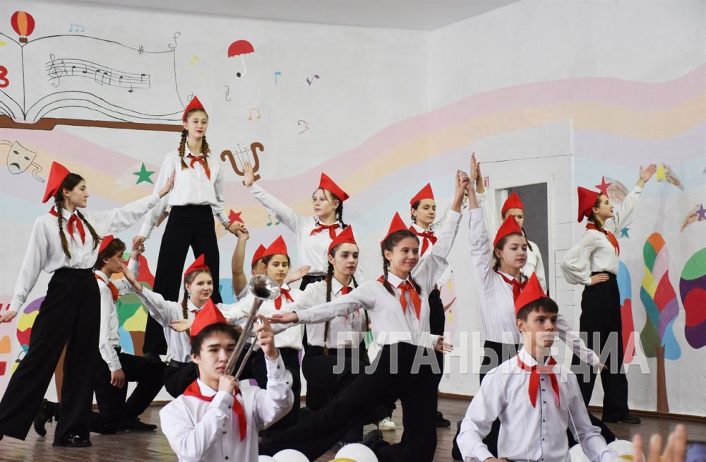 � ������������� ����� � 9 ���������� ������������� �����������, ����������� 65-����� �� ��� ���������