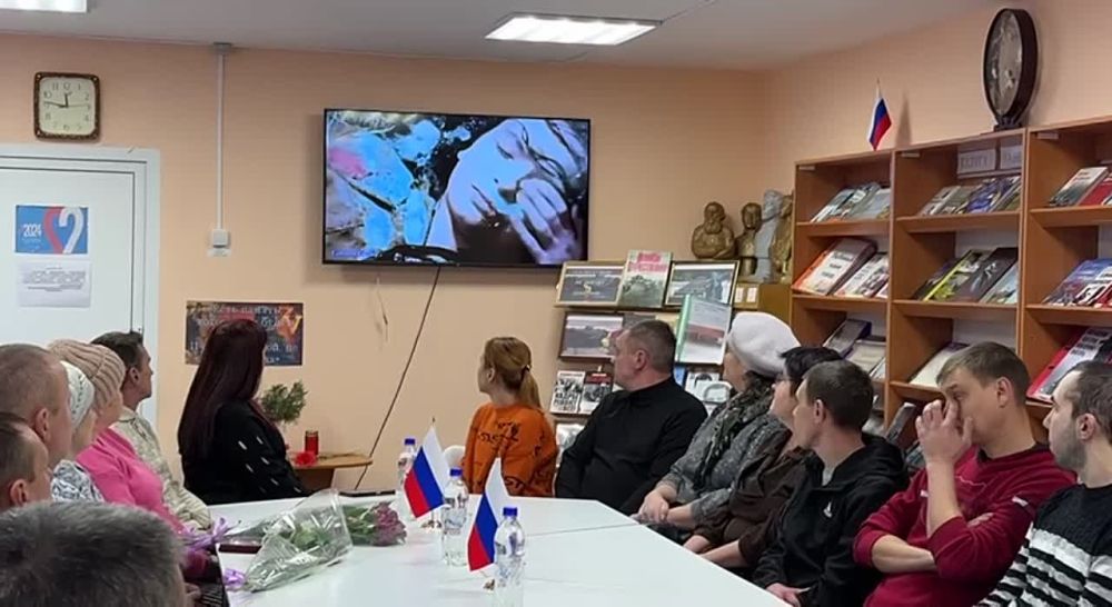 Сергей Колягин: Сегодня, согласно принятому решению на прошлой встрече с членами семей погибших участников специальной военной операции, в стенах Центральной городской библиотеки Первомайска прошел литературно-поэтический...