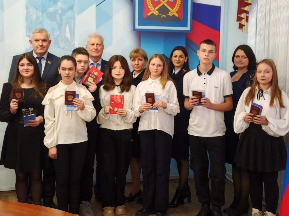 Сергей Козенко: Сегодня, в день, когда вся страна отмечает важный государственный праздник — День Конституции Российской Федерации, мы провели торжественное и значимое мероприятие