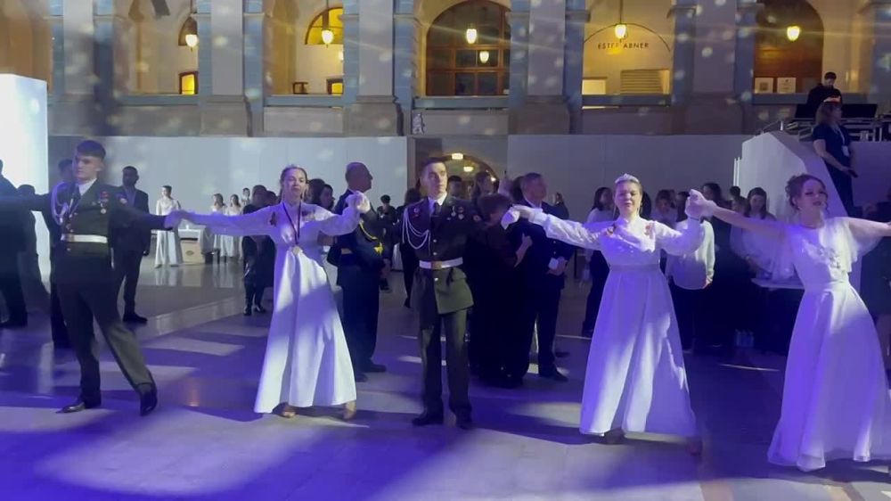 Сергей Козенко: Краснодонские постовцы приняли участие в IX Международном Кремлевском Кадетском Благотворительном Балу в Москве! Это было потрясающее событие, объединившее участников и гостей со всей России