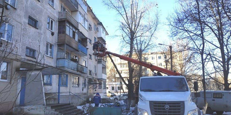 Сергей Козенко: В Молодогвардейске провели обрезку деревьев