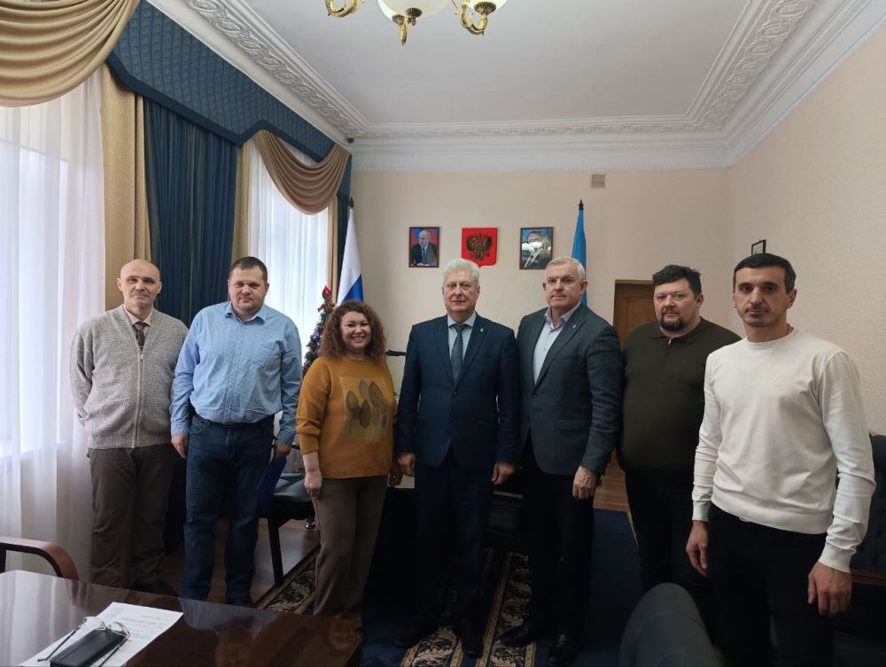 Сергей Козенко: Сегодня в городе Краснодоне состоялась важная встреча – мы вместе с Председателем Совета Краснодонского муниципального округа Владимиром Шавлаем с радостью приветствовали делегацию из Курганской области...