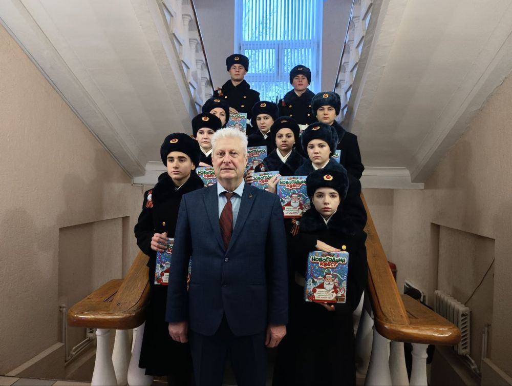 Сергей Козенко: Сегодня, по традиции, личный состав Почетной Вахты Памяти Пост № 1 города Краснодона, пришли поздравить с наступающим Новым годом и Рождеством Христовым