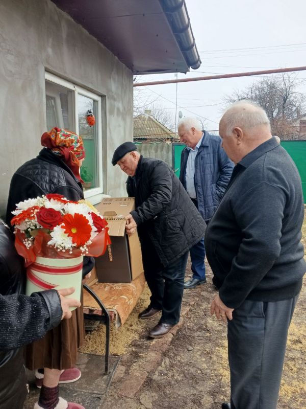 К ветерану Великой Отечественной войны Цымбаловой Валентине Митрофановне, проживающей в п. Приволье Троицкого муниципального округа, в её юбилейный день рождения с поздравлениями и подарками приехали представители...