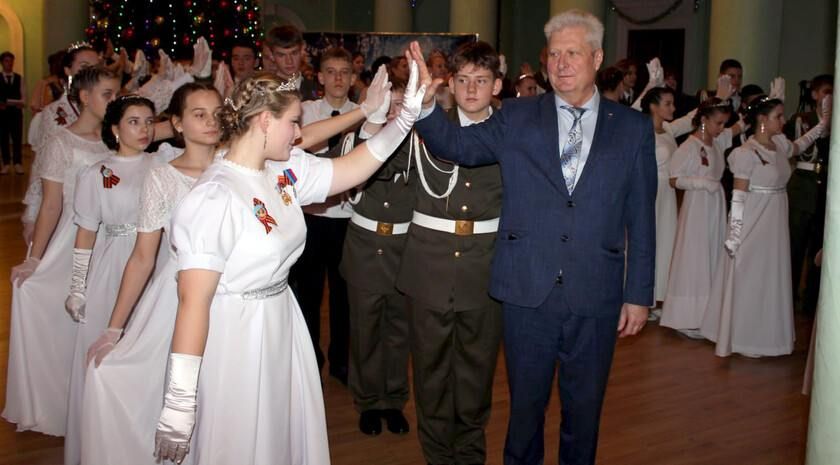 Новогодний постовский кадетский бал состоялся в Краснодонском Дворце культуры имени «Молодой гвардии»