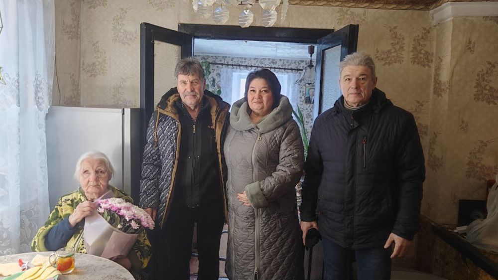 Сегодня, 29 декабря 2024 года депутат Луганского областного совета Щекатунов Виктор Иванович, депутат Луганского горсовета Попов Валентин Владленович, помощник депутата Гаман Д.А