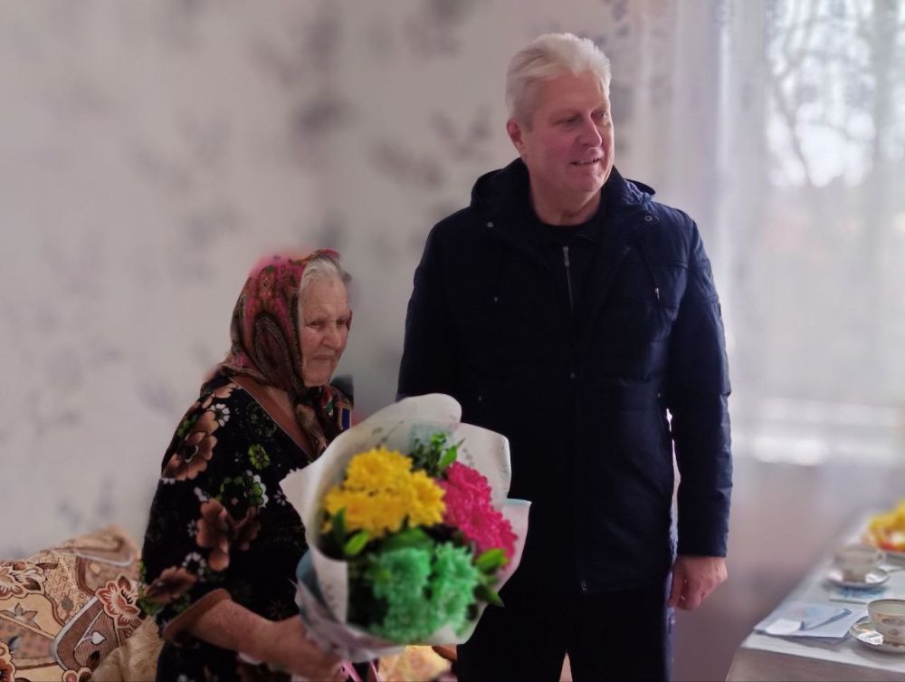 Сергей Козенко: Сегодняшний день стал особенным для жительницы Краснодонского муниципального округа, Аверьяновой Нины Тихоновны, которая празднует свой 95-й день рождения