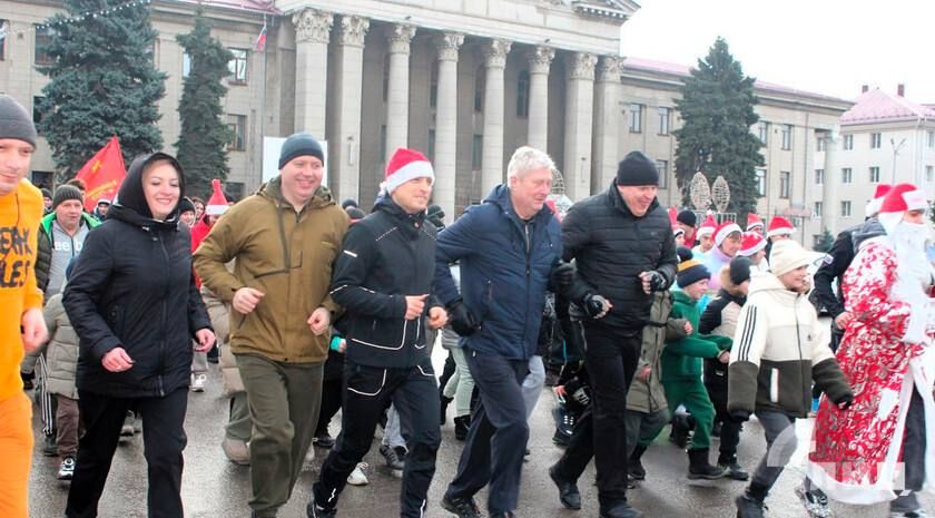 Традиционная XI легкоатлетическая оздоровительная «Новогодняя пробежка» состоялась в Краснодоне