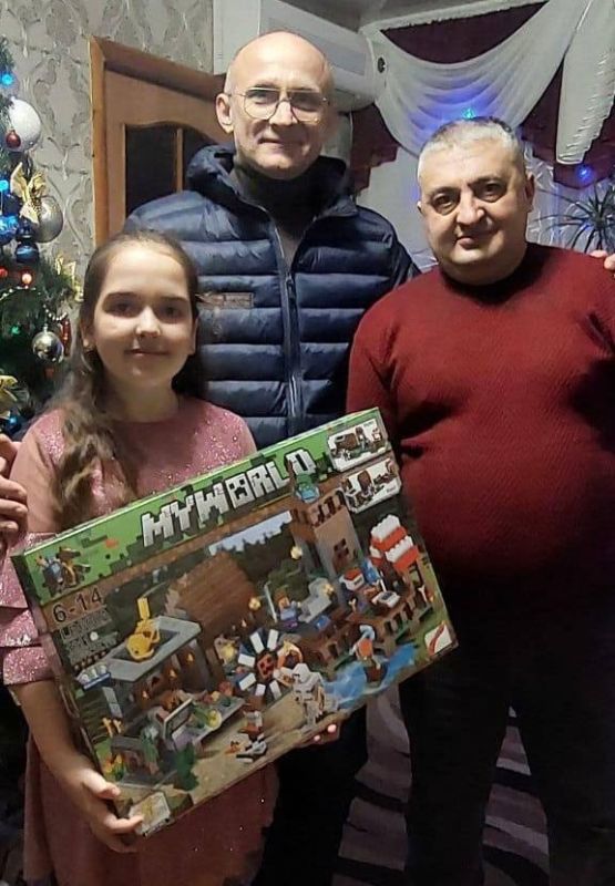 Ребята из Славяносербского района получили подарки в рамках алтайского проекта "Ёлка желаний"