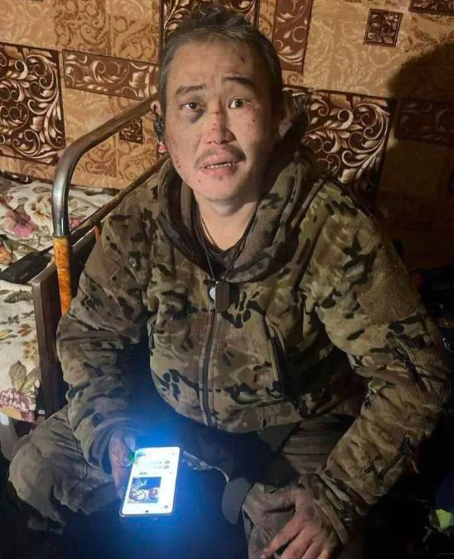 Президент РФ Владимир Путин присвоил звание Героя России ефрейтору Андрею Григорьеву из Якутии за мужество и героизм, проявленные при исполнении воинского долга