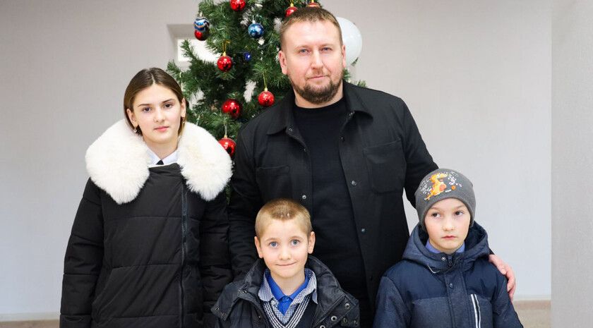 Денис Мирошниченко исполнил мечты четырех юных жителей Республики