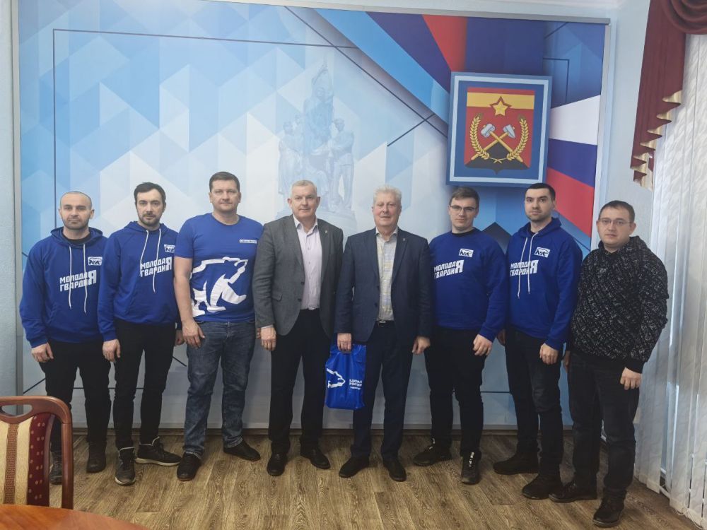 Сергей Козенко: Сегодня в Краснодоне состоялась встреча с делегацией из Тюменской области, которая прибыла в республику с волонтерской миссией, для оказания помощи медикам в прифронтовых госпиталях