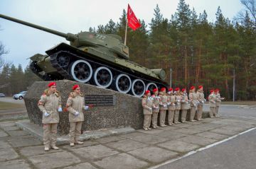 Сегодня в Старобельском муниципальном округе прошла торжественная церемония возложения цветов у мемориального комплекса в честь воинских соединений, принимавших участие в освобождении Старобельщины в честь 82-й годовщине...