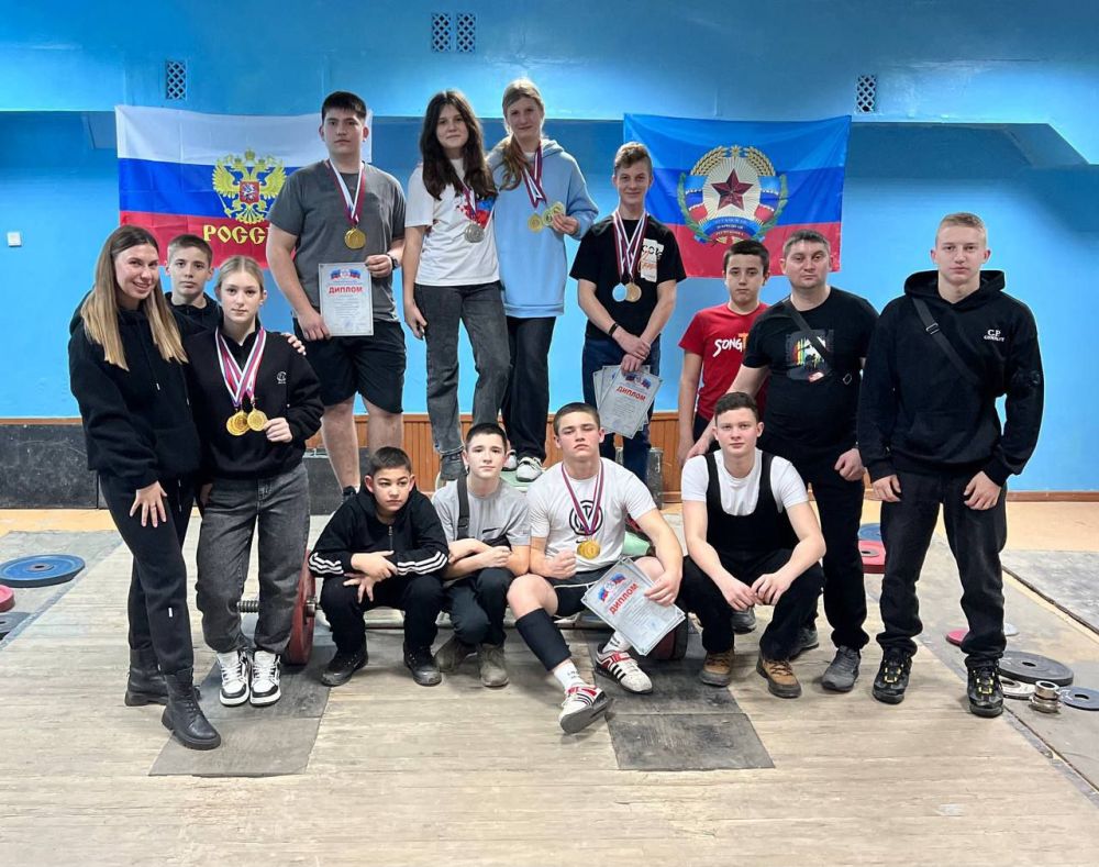 23.01.2025-24.01.25 в г. Луганск, в специализированном спортивном зале тяжелой атлетики ГБОУ СПО ЛНР ЛВУФК прошло Первенство Луганской Народной Республики по тяжелой атлетике среди юношей и девушек 13-15 и 13-17 лет.