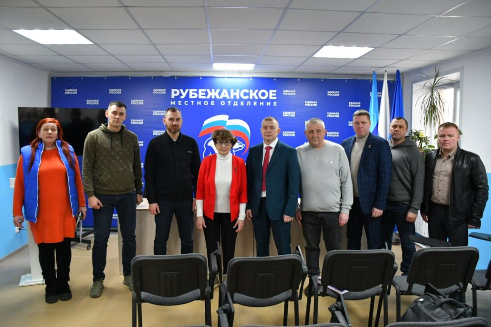 Сегодня Врип Главы г.о. города Рубежное Евгений Шаталин посетил Рубежанское местное отделение ВПП «Единая Россия»