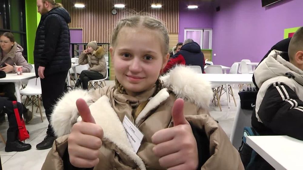 Денис Мирошниченко проводил первую в 2025 году группу детей из ЛНР, отправившихся в подмосковный центр «Юный патриот»