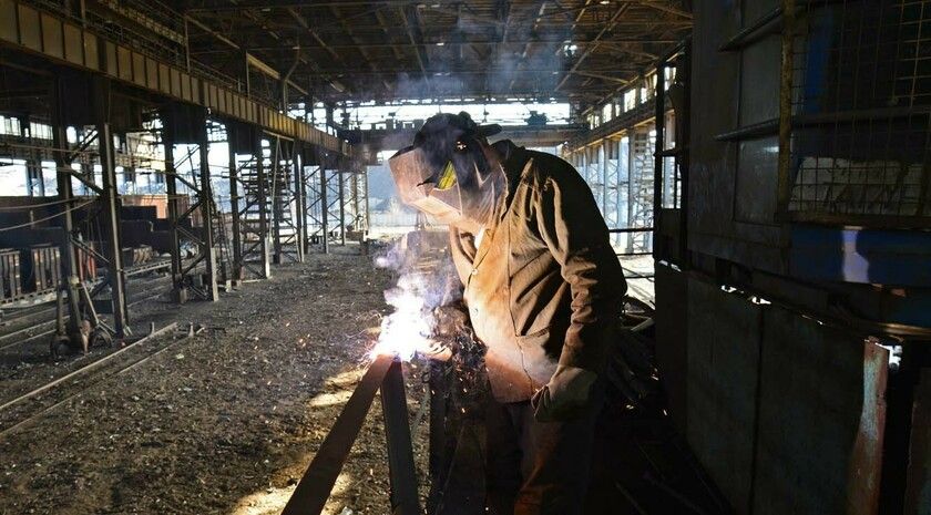 Работникам промпредприятий ЛНР выплатят долги по зарплате за 2015–2024 годы