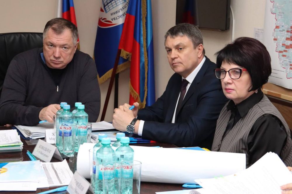 Леонид Пасечник: С заместителем Председателя Правительства России Маратом Хуснуллиным, который в очередной раз посетил регион, провели совещание, где обсудили итоги прошлого года и планы по дальнейшему восстановлению...