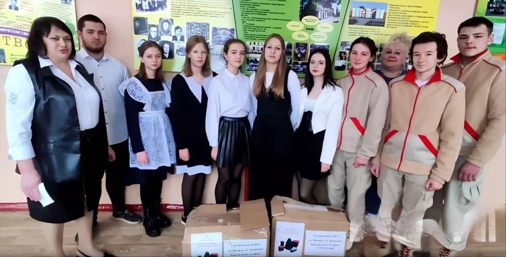 Минцифры и ГУИТ Омской области передали для школьников Алмазной сладкие подарки