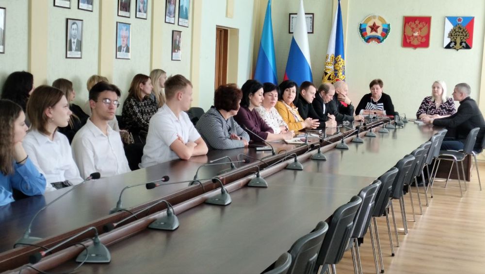 11.02.2025г. проведены общественные обсуждения по участию нашего города Ровеньки в голосовании по благоустройству городов с населением свыше 20 тысяч жителей