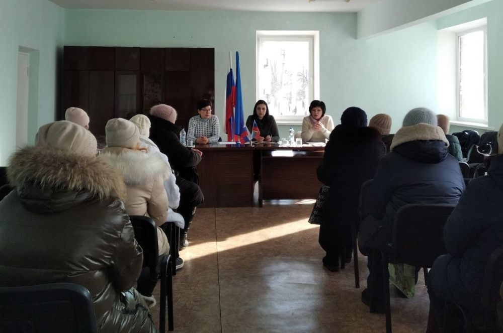 В ГОРОДЕ ПЕТРОВСКОЕ СОТРУДНИКАМИ РЕСПУБЛИКАНСКОГО ЦЕНТРА СОЦИАЛЬНОЙ ЗАЩИТЫ НАСЕЛЕНИЯ ПРОВЕДЕН ВЫЕЗДНОЙ ПРИЁМ ГРАЖДАН