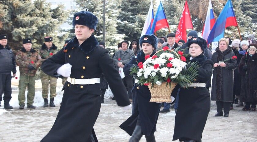 Жители Краснодона провели митинг к 82-й годовщине освобождения округа от фашистов