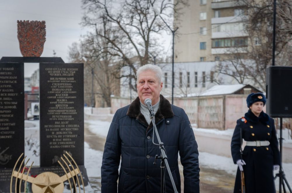 Сергей Козенко: Сегодня, 15 февраля, мы собрались возле памятного знака воинам Интернационалистам чтобы почтить память участников афганской войны, вспомнить тех, кто доблестно исполнил свой воинский долг, защищая интересы...